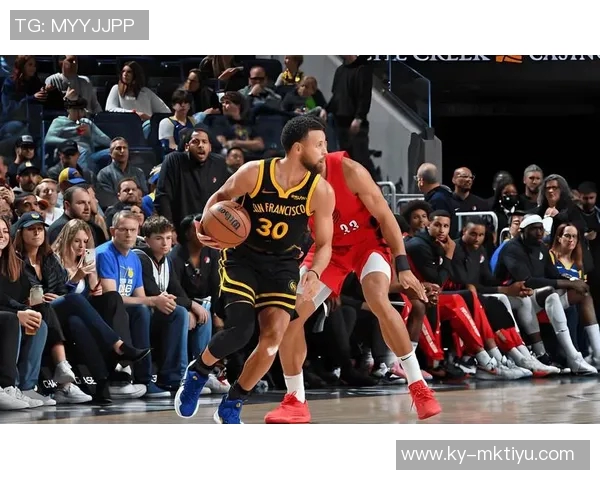 库里分享连胜经验强调团队协作与无私精神助力胜利 库里分享连胜经验强调团队协作与无私精神助力胜利