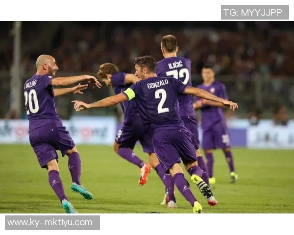 国米战胜热那亚首次独占意甲榜首位置展现强劲实力