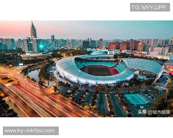 武汉体育中心改建为八万座专业球场助力城市体育发展与赛事承办