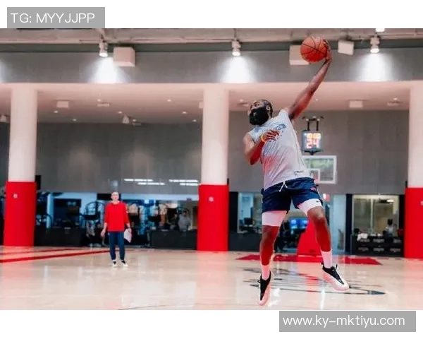 快船全员积极备战明日季前赛首战广州训练照曝光