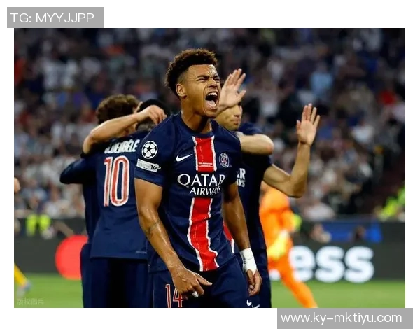 杜埃荣获2025年欧洲金童奖巴黎官方社媒发布祝贺海报